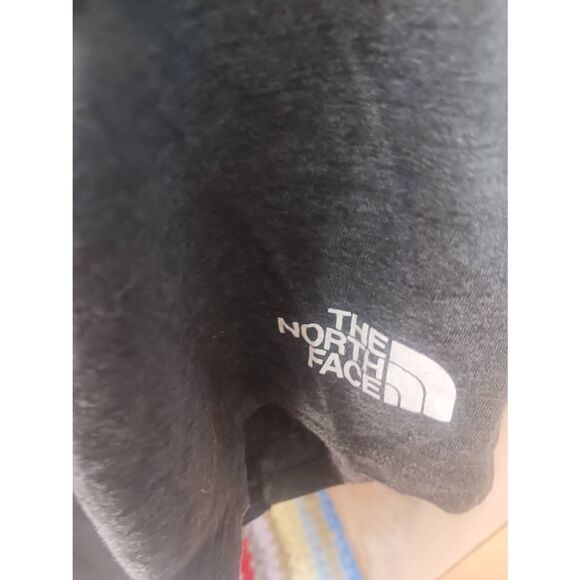 The North Face women's vee neck large tahe a hike - Picture 4 of 4